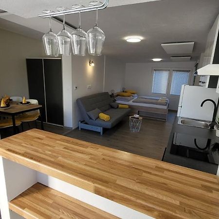 Apartma Studio Jana ครานสกา โกรา ภายนอก รูปภาพ