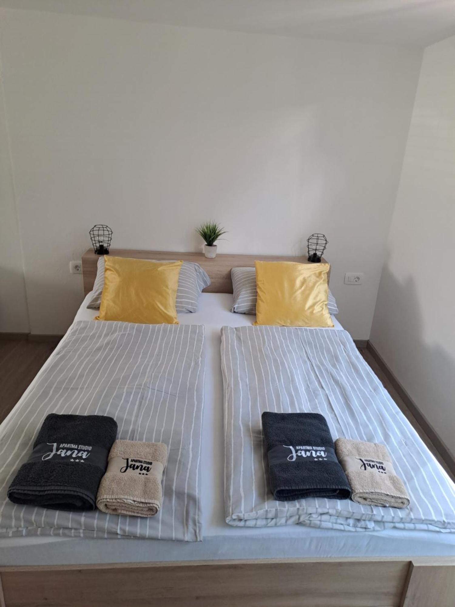 Apartma Studio Jana ครานสกา โกรา ภายนอก รูปภาพ